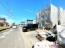 ～閑静な住宅街の立地～
・周辺は閑静な住宅街となっておりますので、静かな暮らしをご実現いただけます。
・前面道路の交通量も多くないので、小さなお子様がいるご家庭でもご安心ですね。

