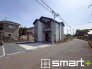 ～閑静な住宅街の立地～
・周辺は閑静な住宅街となっておりますので、静かな暮らしをご実現いただけます。
・前面道路の交通量も多くないので、小さなお子様がいるご家庭でもご安心ですね(１号棟)。
