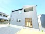 ～お庭もある余裕の敷地～
・広々した敷地にはお庭もご用意。お庭があるだけで余裕を感じますね。
・防草シートや人工芝の敷設などのオプションもお気軽にご相談くださいませ。