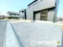 ～ゆとりあるカースペース～
・セカンドカーや来客時にも困らないカースペースは並列駐車可能でお車の出し入れもラクラク。
・カーポートなどのオプションもお気軽にご相談くださいませ。
