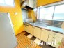 ～リビングを有効活用～
・キッチンは対面式ではなく壁側にございますので、お部屋の中の空間を有効活用できます。
・現地ではぜひ家具の配置などもイメージしながらご見学くださいませ。
