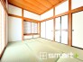 ～２面採光の明るいお部屋～
・和室は２面採光とする事で穏やかな陽の入る明るい空間となっております。
・くつろぎのプライベート時間を明るい空間で穏やかにお過ごしいただけます。

