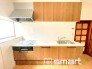 ～リビングを有効活用～
・キッチンは対面式ではなく壁側にございますので、お部屋の中の空間を有効活用できます。
・現地ではぜひ家具の配置などもイメージしながらご見学くださいませ。
