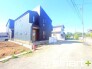 ～閑静な住宅街の立地～
・周辺は閑静な住宅街となっておりますので、静かな暮らしをご実現いただけます。
・前面道路の交通量も多くないので、小さなお子様がいるご家庭でもご安心ですね。
