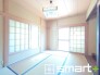 ～２面採光の明るいお部屋～
・和室は２面採光とする事で穏やかな陽の入る明るい空間となっております。
・くつろぎのプライベート時間を明るい空間で穏やかにお過ごしいただけます。
