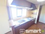 ～リビングを有効活用～
・キッチンは対面式ではなく壁側にございますので、お部屋の中の空間を有効活用できます。
・現地ではぜひ家具の配置などもイメージしながらご見学くださいませ。
