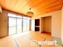 ～収納豊富な洋室～
・各居室に備え付けの収納をご用意。タンスなどを置く場合と比べ出っ張らないので部屋の中を有効のご活用いただけます。
・収納の広さなどぜひ現地でご確認くださいませ。

