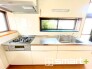 ～リビングを有効活用～
・キッチンは対面式ではなく壁側にございますので、お部屋の中の空間を有効活用できます。
・現地ではぜひ家具の配置などもイメージしながらご見学くださいませ。
