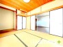 ～「和みの部屋」和室をご用意～
・ゴロンと寝転がったり、お子様のいるご家庭ではお子様を寝かしつけたり、などご活用いただける和室をご用意。
・やはり畳の香りは心が落ち着きますね。
