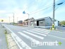 ～開放感ある角地のお住まい～
・２方向が空く事で開放感のある角地に位置しております。
・窮屈な感じが無く、ゆったりと暮らせるこの魅力をぜひ現地でご体感くださいませ。
