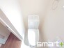 ～やはり便利なタンク式トイレ～
・最近はタンクレストイレもございますが、タンク式の場合は停電時もお水を流すことが可能。
・故障時なども比較的費用が安くなるなど、メリットが多くなります。
(２号棟)