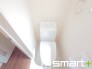 2号棟 ～やはり便利なタンク式トイレ～
・最近はタンクレストイレもございますが、タンク式の場合は停電時もお水を流すことが可能。
・故障時なども比較的費用が安くなるなど、メリットが多くなります。
