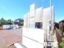 ～閑静な住宅街の立地～
・周辺は閑静な住宅街となっておりますので、静かな暮らしをご実現いただけます。
・前面道路の交通量も多くないので、小さなお子様がいるご家庭でもご安心ですね。
