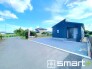 ～閑静な住宅街の立地～
・周辺は閑静な住宅街となっておりますので、静かな暮らしをご実現いただけます。
・前面道路の交通量も多くないので、小さなお子様がいるご家庭でもご安心ですね。
