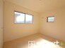 ～２面採光の明るいお部屋～
・洋室は２面採光とする事で穏やかな陽の入る明るい空間となっております。
・くつろぎのプライベート時間を明るい空間で穏やかにお過ごしいただけます。
