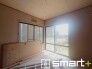 ～２面採光の明るいお部屋～
・和室は２面採光とする事で穏やかな陽の入る明るい空間となっております。
・くつろぎのプライベート時間を明るい空間で穏やかにお過ごしいただけます。
