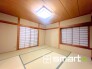 ～「和みの部屋」和室をご用意～
・ゴロンと寝転がったり、お子様のいるご家庭ではお子様を寝かしつけたり、などご活用いただける和室をご用意。
・やはり畳の香りは心が落ち着きますね。
