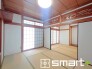 ～「和みの部屋」和室をご用意～
・ゴロンと寝転がったり、お子様のいるご家庭ではお子様を寝かしつけたり、などご活用いただける和室をご用意。
・やはり畳の香りは心が落ち着きますね。
