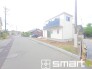 ～閑静な住宅街の立地～
・周辺は閑静な住宅街となっておりますので、静かな暮らしをご実現いただけます。
・前面道路の交通量も多くないので、小さなお子様がいるご家庭でもご安心ですね。
(Ｂ号棟)