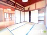 ～「和みの部屋」和室をご用意～
・ゴロンと寝転がったり、お子様のいるご家庭ではお子様を寝かしつけたり、などご活用いただける和室をご用意。
・やはり畳の香りは心が落ち着きますね。
