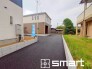 ～閑静な住宅街の立地～
・周辺は閑静な住宅街となっておりますので、静かな暮らしをご実現いただけます。
・前面道路の交通量も多くないので、小さなお子様がいるご家庭でもご安心ですね。
(１号棟)