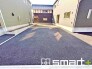 ～駐車場は２台分ご用意～
・駐車場は２台分ございますので、車通勤の方や複数台お持ちの方にもお勧めのお住まいです。
・カーポートなどのオプションもお気軽にご相談くださいませ。
（６号棟）