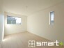 ～２面採光の明るいお部屋～
・洋室は２面採光とする事で穏やかな陽の入る明るい空間となっております。
・くつろぎのプライベート時間を明るい空間で穏やかにお過ごしいただけます。
（６号棟）