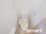 ～やはり便利なタンク式トイレ～
・最近はタンクレストイレもございますが、タンク式の場合は停電時もお水を流すことが可能。
・故障時なども比較的費用が安くなるなど、メリットが多くなります。
（６号棟）