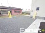 ～ゆとりあるカースペース～
・セカンドカーや来客時にも困らないカースペース。自転車やバイクのおける余裕の広さです。
