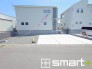 ～閑静な住宅街の立地～
・周辺は閑静な住宅街となっておりますので、静かな暮らしをご実現いただけます。
・前面道路の交通量も多くないので、小さなお子様がいるご家庭でもご安心ですね。
