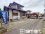 ～閑静な住宅街の立地～
・周辺は閑静な住宅街となっておりますので、静かな暮らしをご実現いただけます。
・前面道路の交通量も多くないので、小さなお子様がいるご家庭でもご安心ですね。
