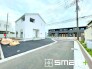 ～開放感ある角地のお住まい～
・２方向が空く事で開放感のある角地に位置しております。
・窮屈な感じが無く、ゆったりと暮らせるこの魅力をぜひ現地でご体感くださいませ。(1号棟)
