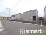 ～閑静な住宅街の立地～
・周辺は閑静な住宅街となっておりますので、静かな暮らしをご実現いただけます。
・前面道路の交通量も多くないので、小さなお子様がいるご家庭でもご安心ですね。
