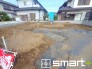 ～閑静な住宅街の立地～
・周辺は閑静な住宅街となっておりますので、静かな暮らしをご実現いただけます。
・前面道路の交通量も多くないので、小さなお子様がいるご家庭でもご安心ですね。

