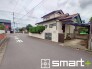 ～十分な広さのある前面道路～
・前面道路は約６ｍございますので、お車でのすれ違いも楽々で余計なストレスがかかりません。
・日々お車での移動が多い方には大切なポイントですね。
