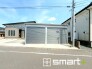 ～住まいと調和した外構～
・建物のデザインに合わせたスタイリッシュな外構。
・電動シャッターガレージ２台分。大切な愛車をお守りします。
