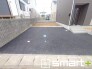 ～駐車場ももちろんございます～
・駐車場もありますので、お車をご利用される方にもお勧めのお住まいです。
・カーポートなどのオプションもお気軽にご相談くださいませ。（１号棟）

