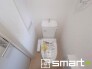 ～やはり便利なタンク式トイレ～
・最近はタンクレストイレもございますが、タンク式の場合は停電時もお水を流すことが可能。
・故障時なども比較的費用が安くなるなど、メリットが多くなります。（１号棟）

