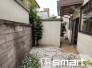～お庭もある余裕の敷地～
・広々した敷地にはお庭もご用意。お庭があるだけで余裕を感じますね。
・防草シートや人工芝の敷設などのオプションもお気軽にご相談くださいませ。
