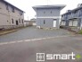 ～閑静な住宅街の立地～
・周辺は閑静な住宅街となっておりますので、静かな暮らしをご実現いただけます。
・前面道路の交通量も多くないので、小さなお子様がいるご家庭でもご安心ですね。
