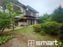 ～広々したお庭のある邸宅～
・余裕の敷地には広いお庭もご用意。
・ガーデニングや安らぎの空間として、倉庫を置いたりと様々な活用が可能です。
・人工芝の敷設などもお気軽にご相談くださいませ。
