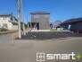 ～開放感ある角地のお住まい～
・２方向が空く事で開放感のある角地に位置しております。
・窮屈な感じが無く、ゆったりと暮らせるこの魅力をぜひ現地でご体感くださいませ。
