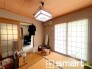 ～くつろぎを演出する和室～
・畳ならではの温もりを感じられる一部屋です。
・ぜひ現地で心地よい雰囲気をご体感ください。