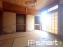 ～「和みの部屋」和室をご用意～
・ゴロンと寝転がったり、お子様のいるご家庭ではお子様を寝かしつけたり、などご活用いただける和室をご用意。
・やはり畳の香りは心が落ち着きますね。
