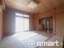 ～「和みの部屋」和室をご用意～
・ゴロンと寝転がったり、お子様のいるご家庭ではお子様を寝かしつけたり、などご活用いただける和室をご用意。
・やはり畳の香りは心が落ち着きますね。
