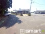 ～閑静な住宅街の立地～
・周辺は閑静な住宅街となっておりますので、静かな暮らしをご実現いただけます。
・前面道路の交通量も多くないので、小さなお子様がいるご家庭でもご安心ですね。

