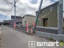 ～閑静な住宅街の立地～
・周辺は閑静な住宅街となっておりますので、静かな暮らしをご実現いただけます。
・前面道路の交通量も多くないので、小さなお子様がいるご家庭でもご安心ですね。
