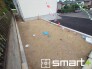 ～お庭もある余裕の敷地～
・広々した敷地にはお庭もご用意。お庭があるだけで余裕を感じますね。
・防草シートや人工芝の敷設などのオプションもお気軽にご相談くださいませ。
