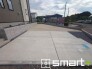 ～ゆとりあるカースペース～
・セカンドカーや来客時にも困らないカースペース２台分は並列駐車可能でお車の出し入れもラクラク。
・自転車やバイク、物置などもおける余裕の広さです。
(１号棟)
