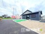 ～閑静な住宅街の立地～
・周辺は閑静な住宅街となっておりますので、静かな暮らしをご実現いただけます。
・前面道路の交通量も多くないので、小さなお子様がいるご家庭でもご安心ですね。
